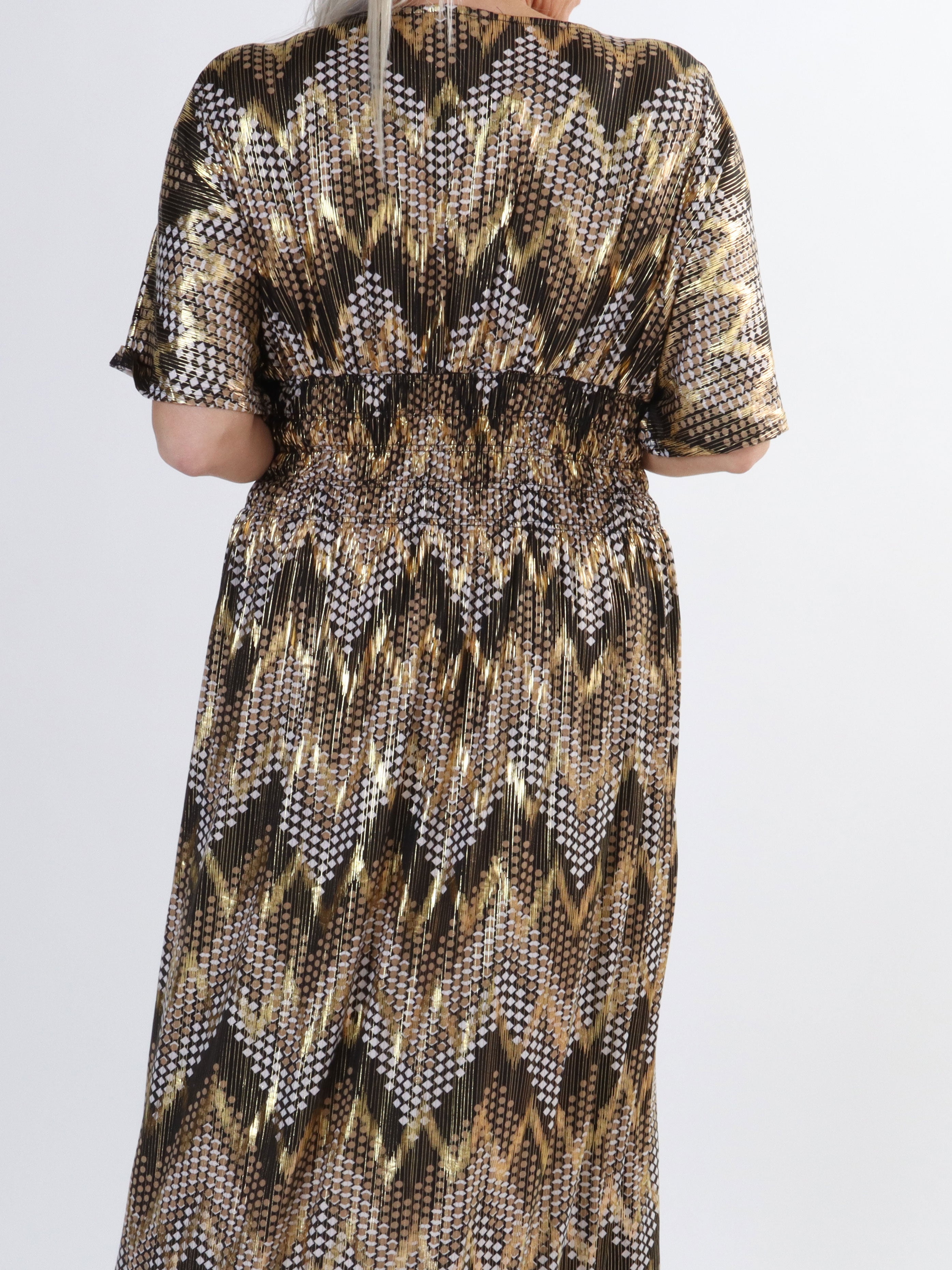 Pams Pattern - Lång elastisk plus size klänning i veckfritt tyg